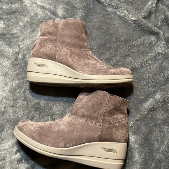 Skechers ankle Bootie slip on 9 - Picture 1 of 6